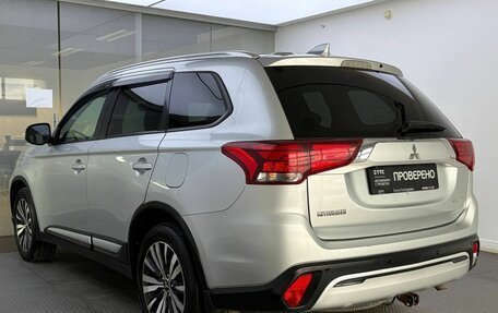 Mitsubishi Outlander III рестайлинг 3, 2018 год, 2 499 000 рублей, 8 фотография