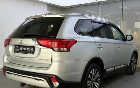 Mitsubishi Outlander III рестайлинг 3, 2018 год, 2 499 000 рублей, 6 фотография