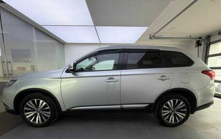 Mitsubishi Outlander III рестайлинг 3, 2018 год, 2 499 000 рублей, 10 фотография