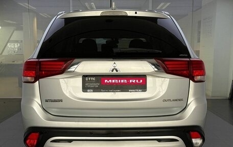 Mitsubishi Outlander III рестайлинг 3, 2018 год, 2 499 000 рублей, 7 фотография