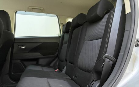 Mitsubishi Outlander III рестайлинг 3, 2018 год, 2 499 000 рублей, 15 фотография