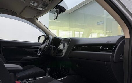 Mitsubishi Outlander III рестайлинг 3, 2018 год, 2 499 000 рублей, 13 фотография