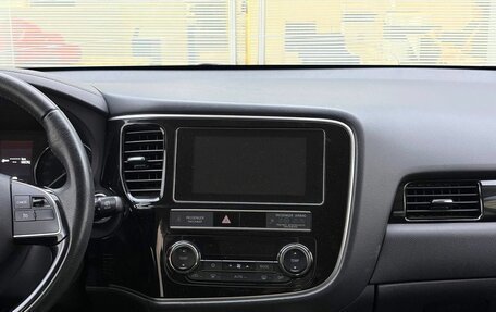 Mitsubishi Outlander III рестайлинг 3, 2018 год, 2 499 000 рублей, 18 фотография