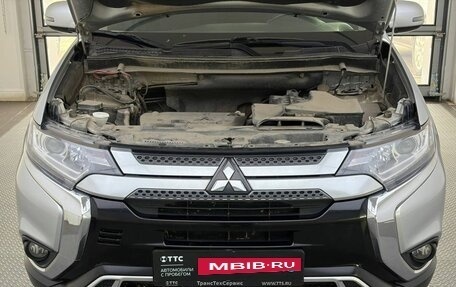 Mitsubishi Outlander III рестайлинг 3, 2018 год, 2 499 000 рублей, 11 фотография