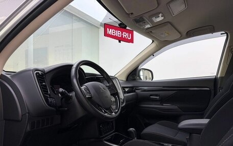 Mitsubishi Outlander III рестайлинг 3, 2018 год, 2 499 000 рублей, 20 фотография
