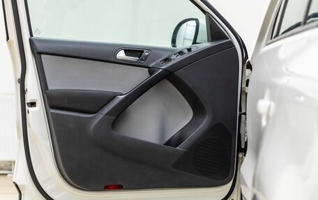 Volkswagen Tiguan I, 2010 год, 928 000 рублей, 20 фотография