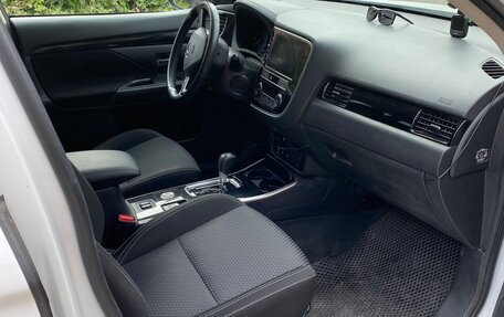 Mitsubishi Outlander III рестайлинг 3, 2019 год, 2 100 000 рублей, 2 фотография