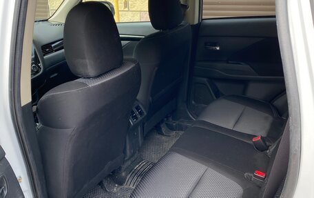 Mitsubishi Outlander III рестайлинг 3, 2019 год, 2 100 000 рублей, 4 фотография