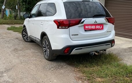 Mitsubishi Outlander III рестайлинг 3, 2019 год, 2 100 000 рублей, 6 фотография
