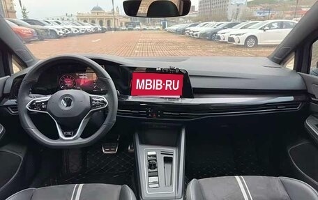 Volkswagen Golf VIII, 2023 год, 1 950 000 рублей, 8 фотография