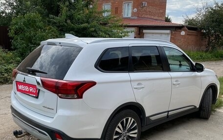 Mitsubishi Outlander III рестайлинг 3, 2019 год, 2 100 000 рублей, 7 фотография