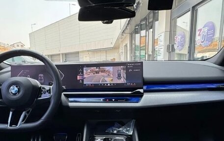 BMW 5 серия, 2025 год, 7 050 098 рублей, 6 фотография