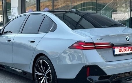 BMW 5 серия, 2025 год, 7 050 098 рублей, 2 фотография