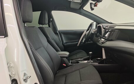 Toyota RAV4, 2018 год, 2 490 000 рублей, 11 фотография