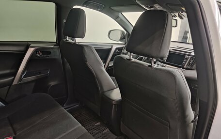 Toyota RAV4, 2018 год, 2 490 000 рублей, 13 фотография