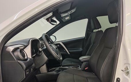 Toyota RAV4, 2018 год, 2 490 000 рублей, 14 фотография