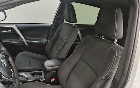 Toyota RAV4, 2018 год, 2 490 000 рублей, 15 фотография