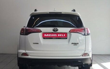 Toyota RAV4, 2018 год, 2 490 000 рублей, 6 фотография