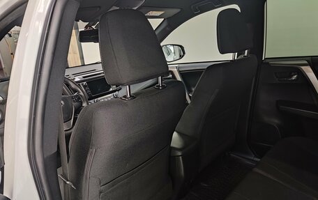 Toyota RAV4, 2018 год, 2 490 000 рублей, 16 фотография