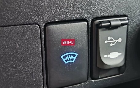Toyota RAV4, 2018 год, 2 490 000 рублей, 19 фотография