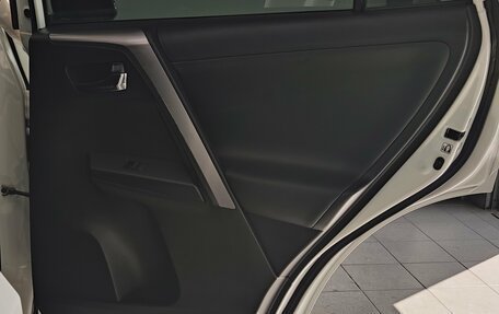 Toyota RAV4, 2018 год, 2 490 000 рублей, 26 фотография