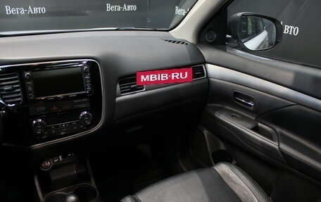 Mitsubishi Outlander III рестайлинг 3, 2013 год, 1 450 000 рублей, 17 фотография