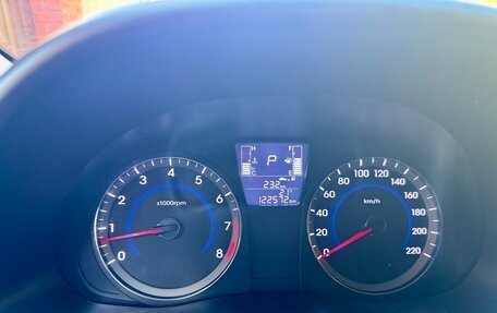 Hyundai Solaris II рестайлинг, 2015 год, 1 050 000 рублей, 11 фотография