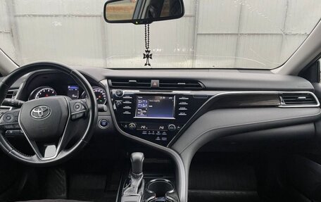 Toyota Camry, 2018 год, 2 000 000 рублей, 9 фотография