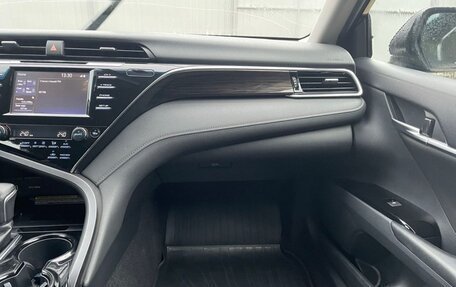 Toyota Camry, 2018 год, 2 000 000 рублей, 11 фотография