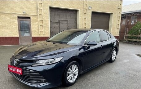 Toyota Camry, 2018 год, 2 000 000 рублей, 5 фотография