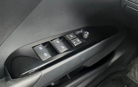 Toyota Camry, 2018 год, 2 000 000 рублей, 14 фотография