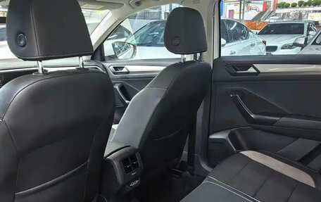 Volkswagen T-Roc I, 2023 год, 1 677 000 рублей, 7 фотография
