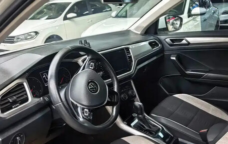 Volkswagen T-Roc I, 2023 год, 1 677 000 рублей, 8 фотография