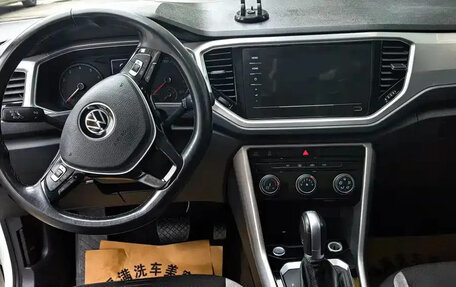 Volkswagen T-Roc I, 2023 год, 1 677 000 рублей, 9 фотография