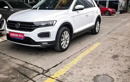Volkswagen T-Roc I, 2023 год, 1 677 000 рублей, 3 фотография