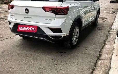Volkswagen T-Roc I, 2023 год, 1 677 000 рублей, 6 фотография