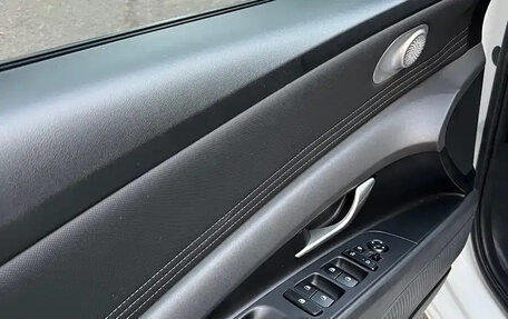 Hyundai Elantra, 2022 год, 1 540 000 рублей, 19 фотография