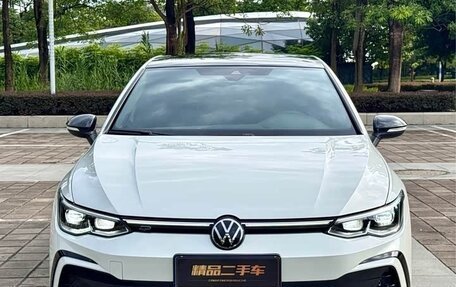 Volkswagen Golf VIII, 2022 год, 1 835 000 рублей, 2 фотография