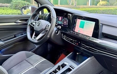 Volkswagen Golf VIII, 2022 год, 1 835 000 рублей, 19 фотография