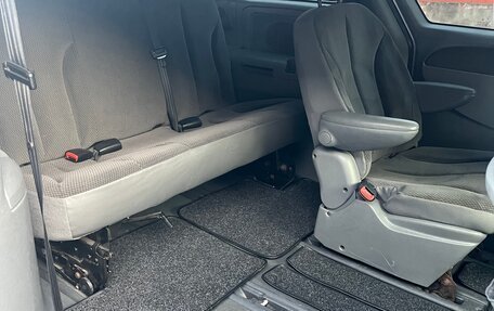 Chrysler Voyager IV, 2005 год, 700 000 рублей, 24 фотография