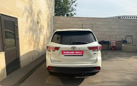 Toyota Highlander III, 2015 год, 2 800 000 рублей, 2 фотография