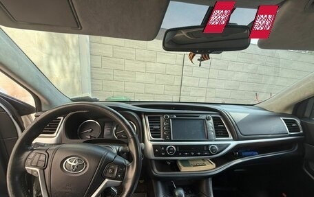 Toyota Highlander III, 2015 год, 2 800 000 рублей, 4 фотография