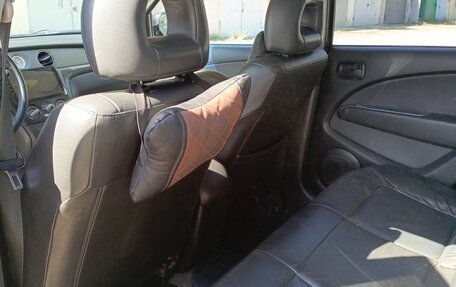 Mitsubishi Outlander III рестайлинг 3, 2003 год, 650 000 рублей, 10 фотография