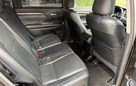 Toyota Highlander III, 2014 год, 2 660 000 рублей, 30 фотография