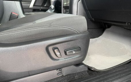 Toyota Land Cruiser Prado 150 рестайлинг 2, 2017 год, 4 199 000 рублей, 10 фотография