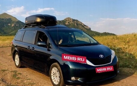 Toyota Sienna III, 2012 год, 1 300 000 рублей, 3 фотография