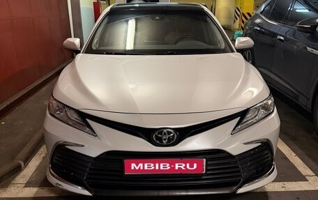 Toyota Camry, 2022 год, 3 650 000 рублей, 1 фотография