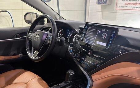 Toyota Camry, 2022 год, 3 650 000 рублей, 4 фотография