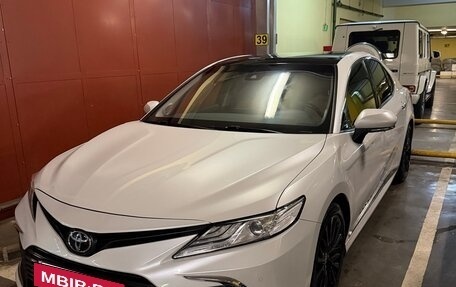 Toyota Camry, 2022 год, 3 650 000 рублей, 2 фотография
