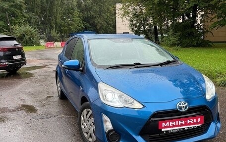 Toyota Aqua I, 2015 год, 749 999 рублей, 2 фотография